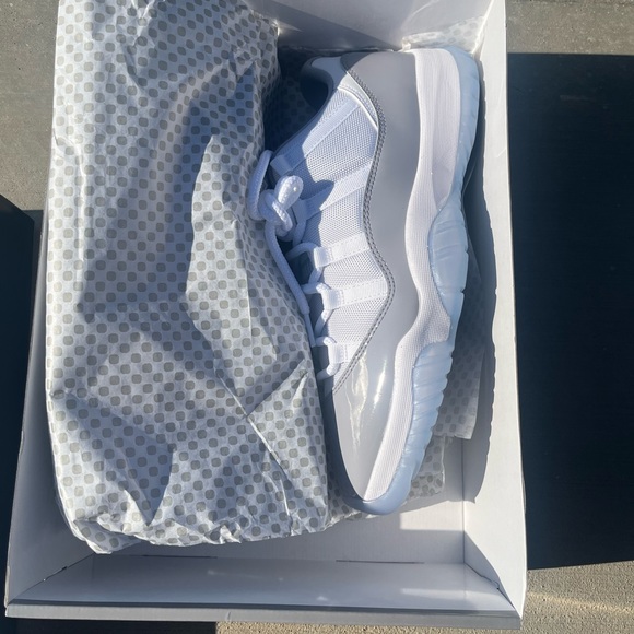 Jordan 11 Retro Low Cement Grey Size 11 Men AV2187-140 BRAND NEW - Picture 6 of 7